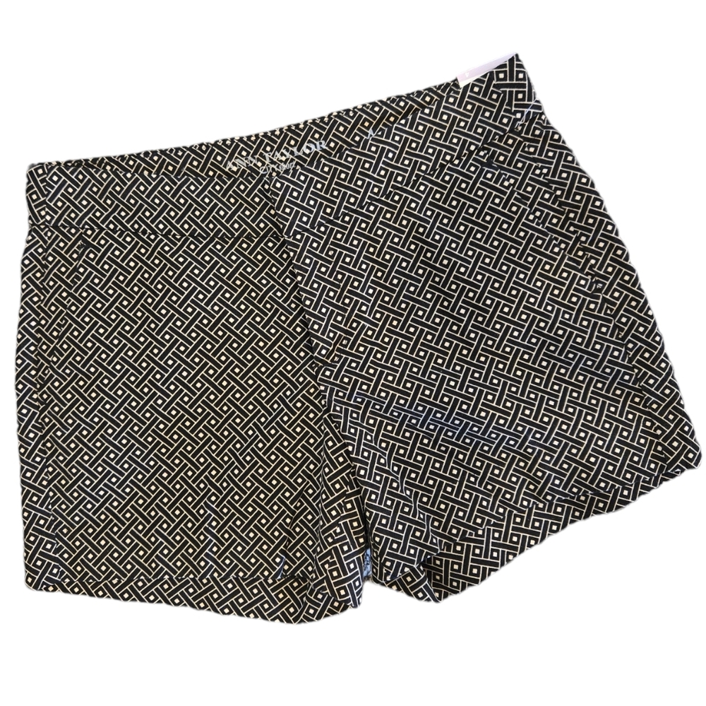 NWT Ann Taylor Black & Cream Geometric Pattern City Short
